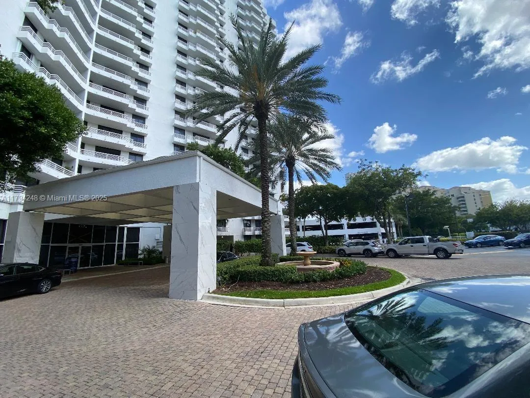 3300 NE 192nd St # 612, Aventura FL 33180