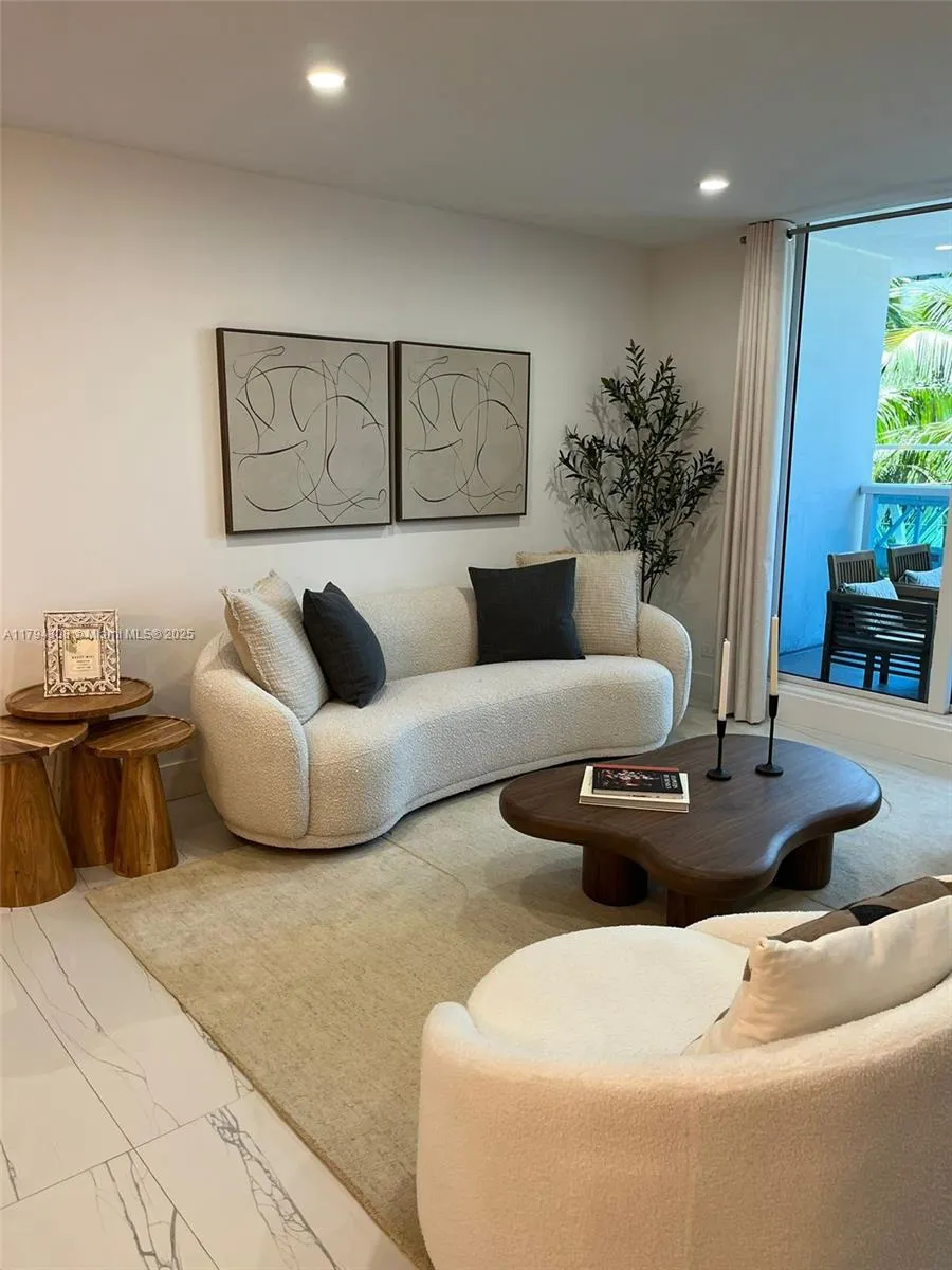 2301 Collins Ave # 326, Miami Beach FL 33139