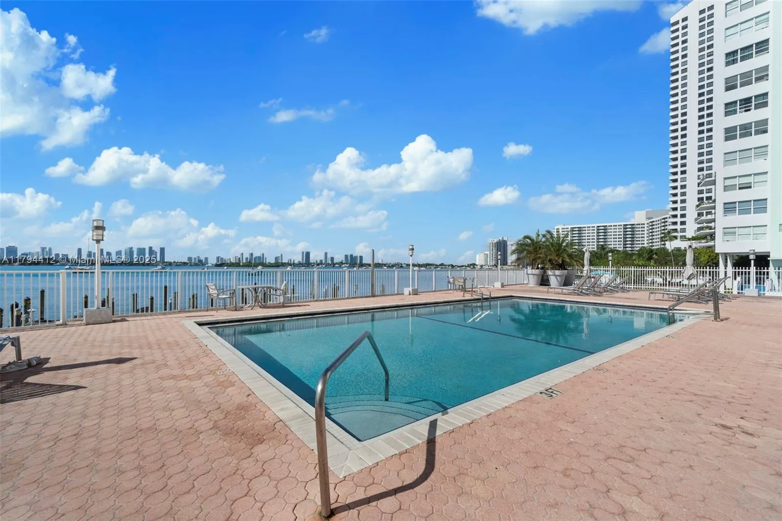 1 bedroom 1 bath for sale at 1228 West Ave # 605, Miami Beach FL 33139