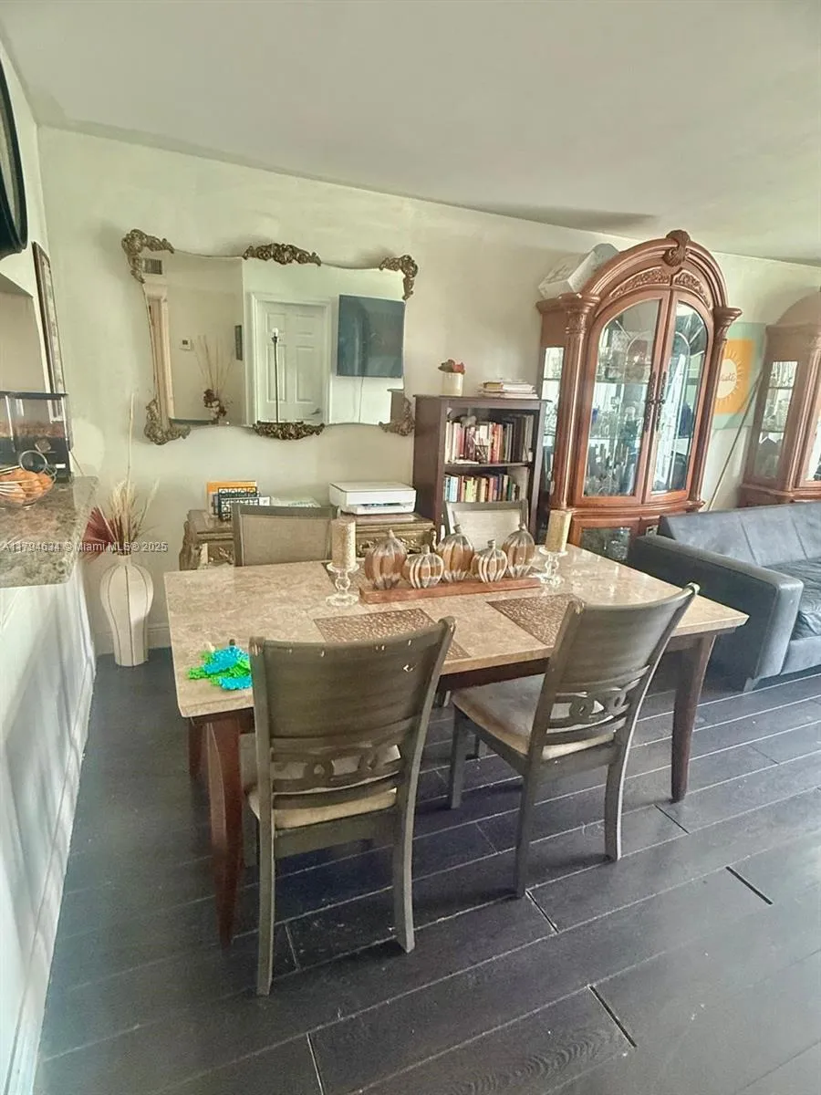 488 NW 165th St Rd # 512, Miami FL 33169