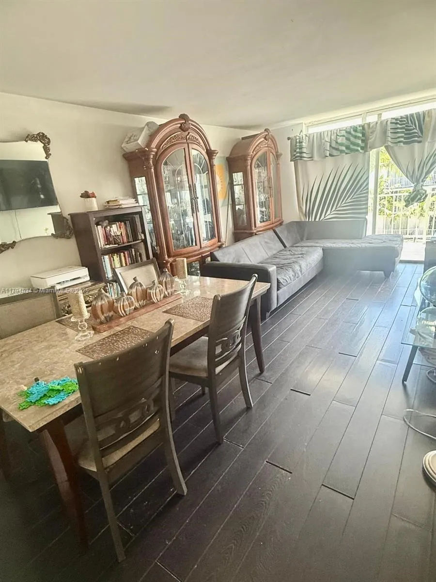 488 NW 165th St Rd # 512, Miami FL 33169