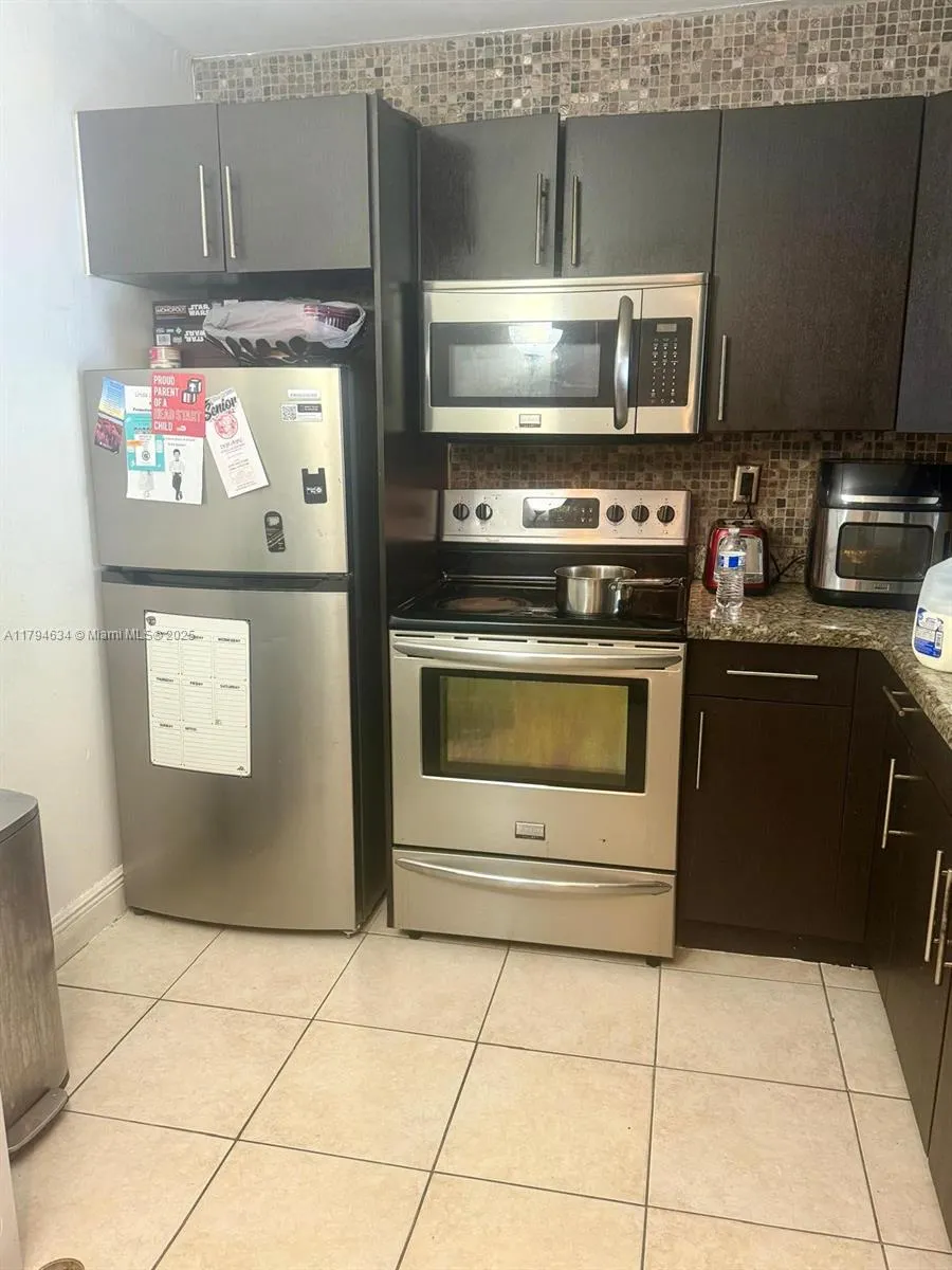 488 NW 165th St Rd # 512, Miami FL 33169