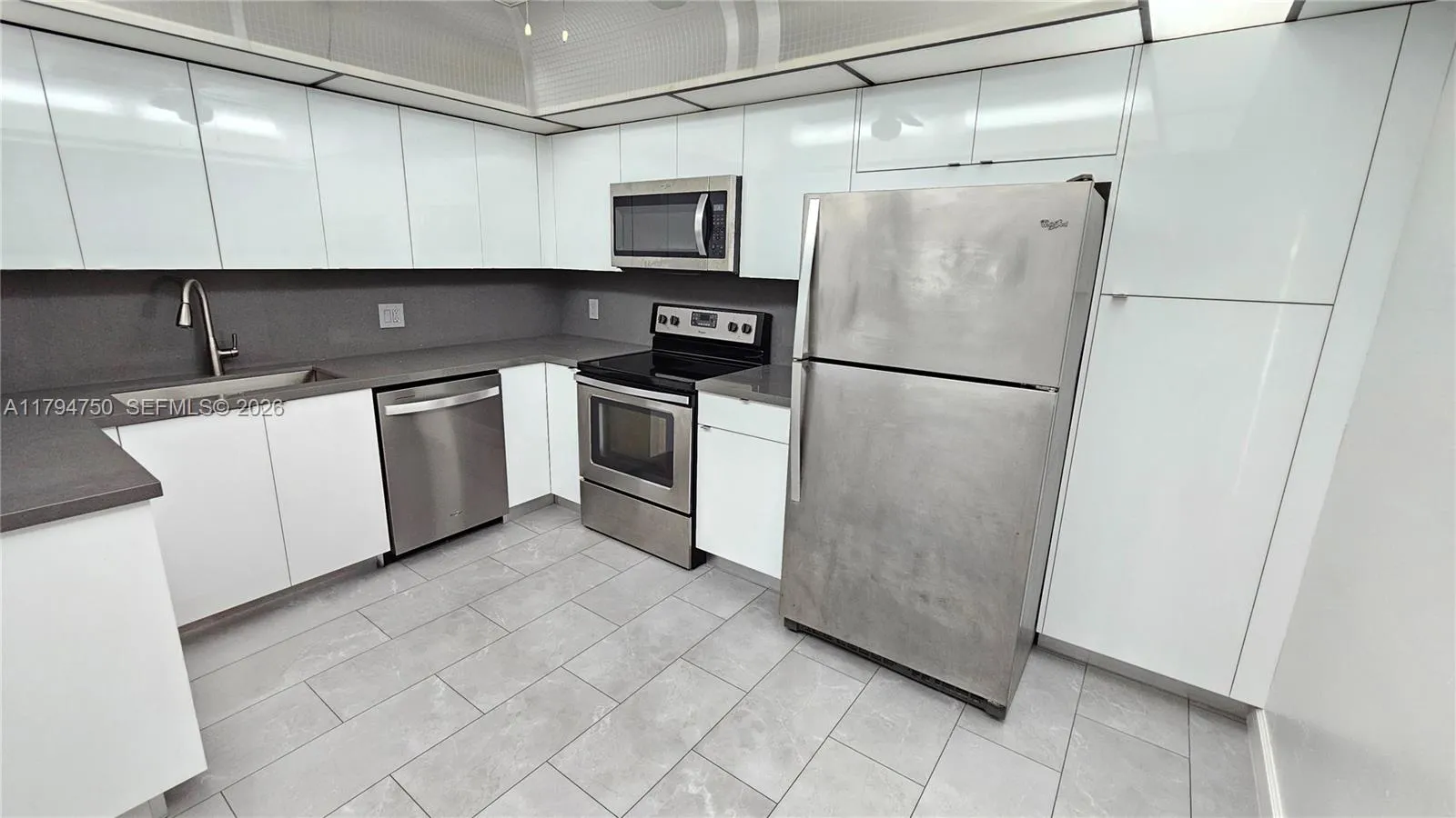 16300 Golf Club Rd # 315, Weston FL 33326