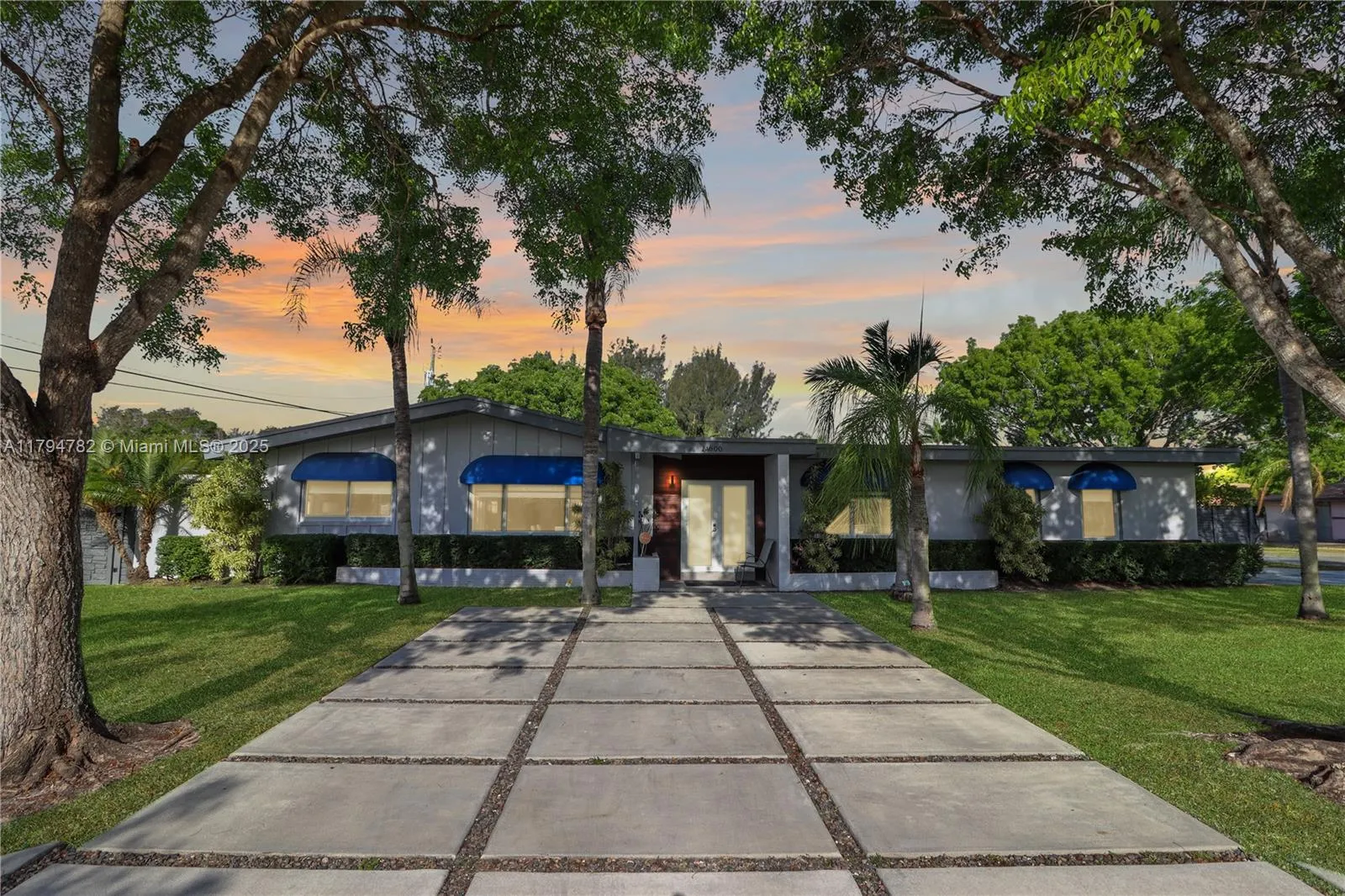 4 bedroom 3 bath for sale at 14600 SW 87th Ct, Palmetto Bay FL 33176