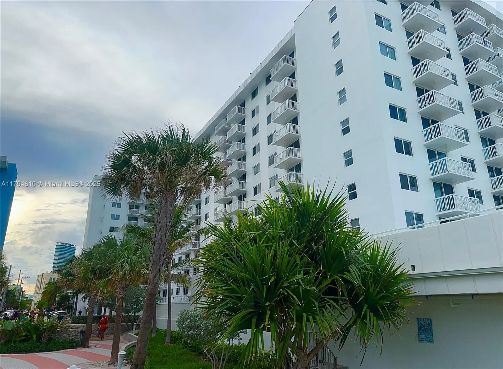 1 bedroom 1 bath for sale at 401 Ocean Dr # 324, Miami Beach FL 33139
