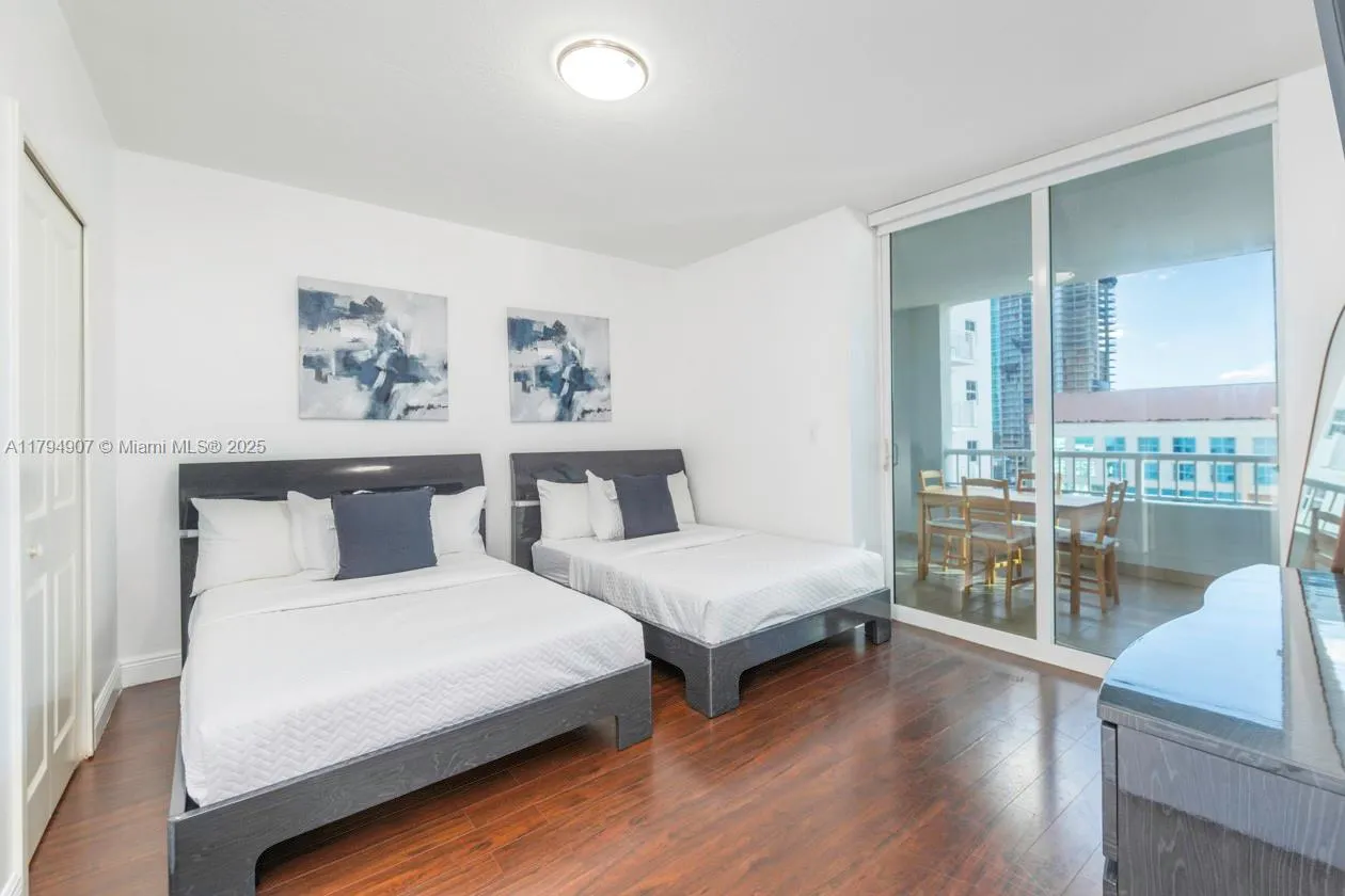 170 SE 14th St # 1905, Miami FL 33131