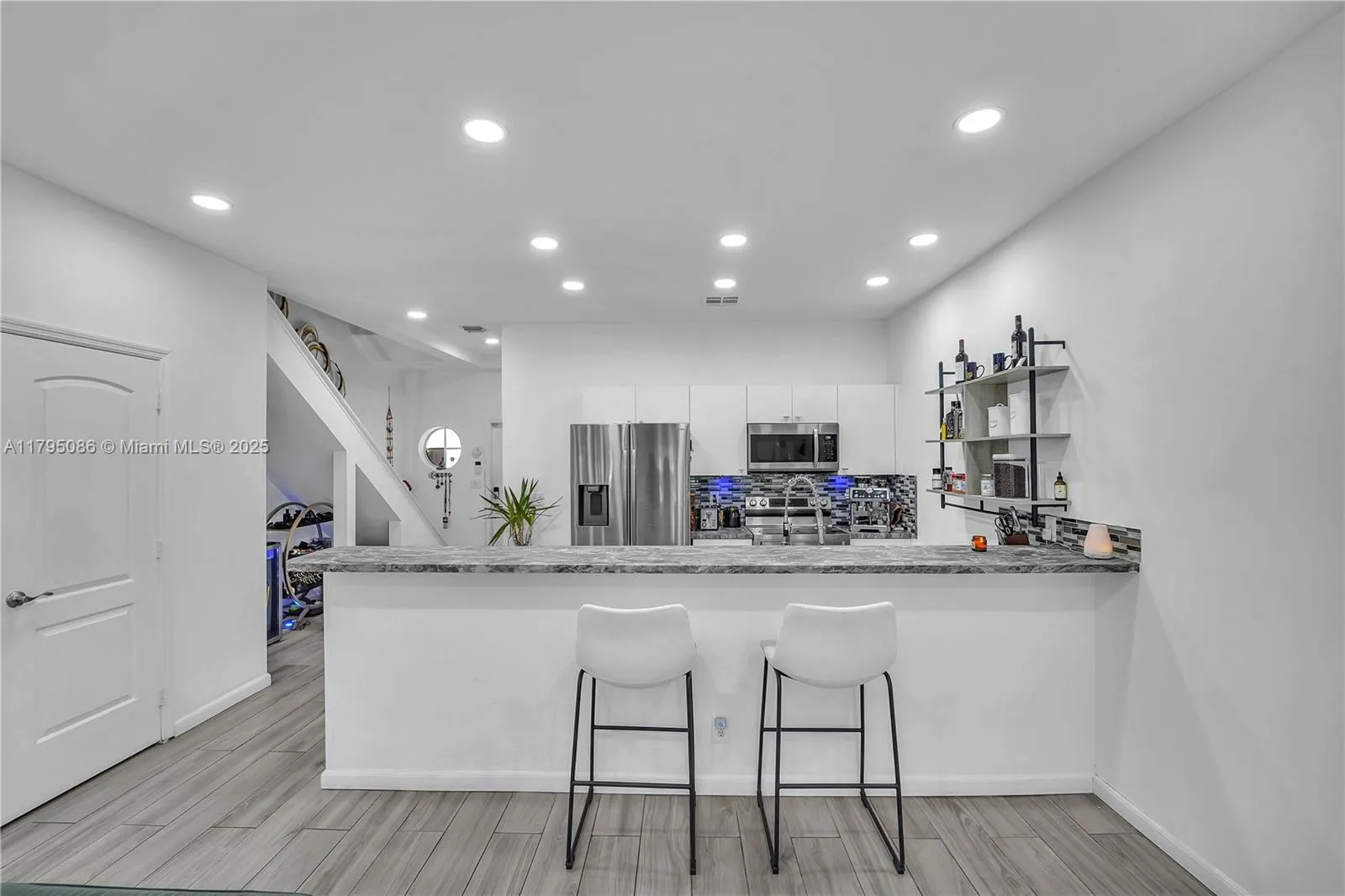 3 bedroom 2 bath for sale at 2307 Washington St # 5, Hollywood FL 33020