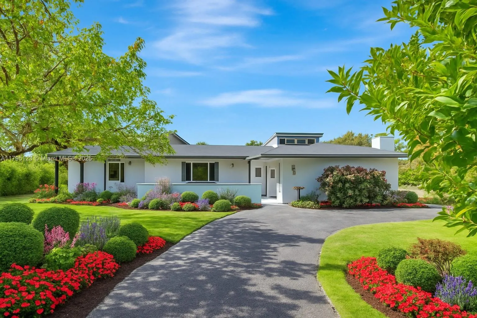 5 bedroom 4 bath for sale at 7600 SW 124th St, Pinecrest FL 33156