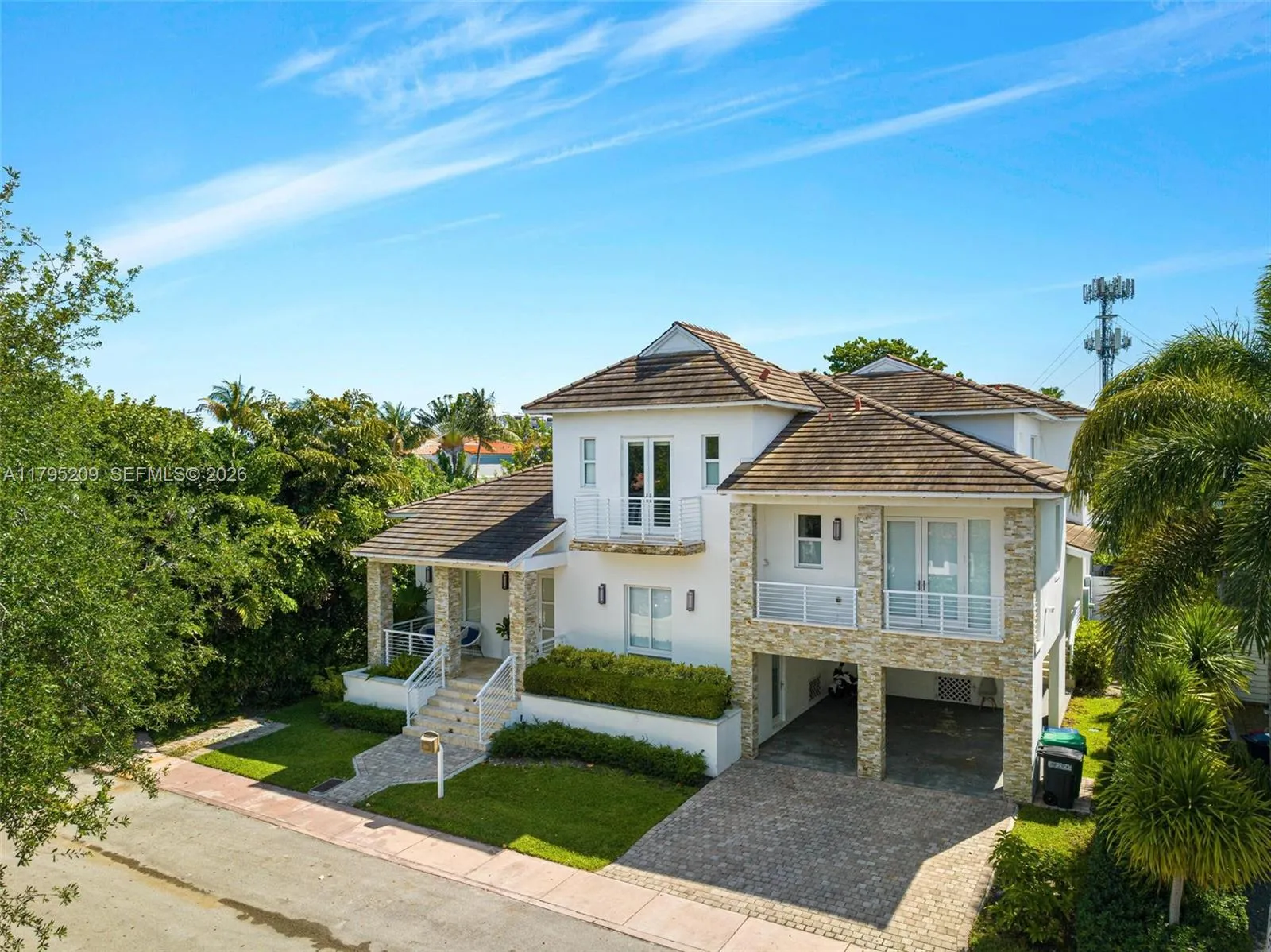 6 bedroom 6 bath for sale at 689 Glenridge Rd, Key Biscayne FL 33149