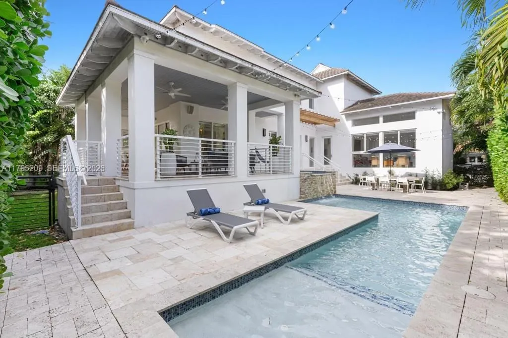 689 Glenridge Rd, Key Biscayne FL 33149