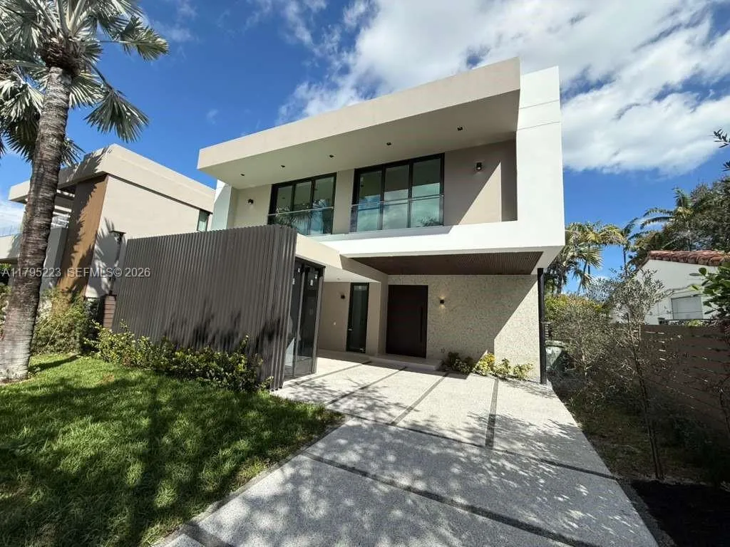 125 SW 29th Rd, Miami FL 33129