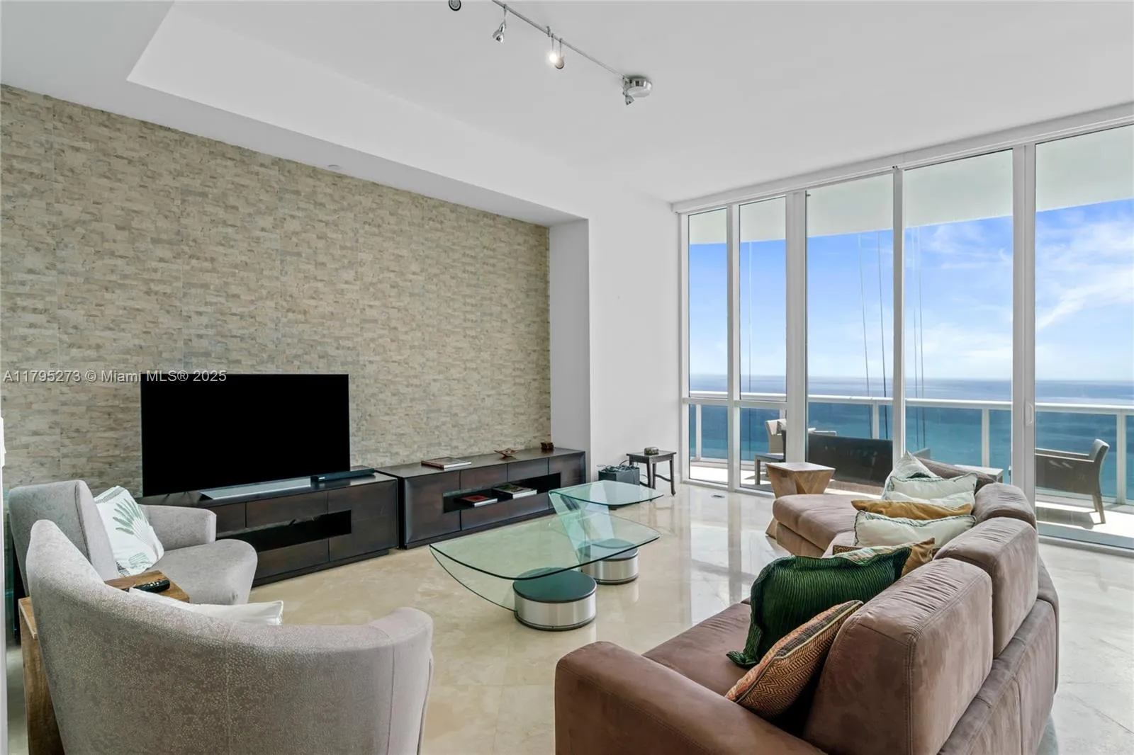 3 bedroom 3 bath for sale at 15811 Collins Ave # 3901, Sunny Isles Beach FL 33160