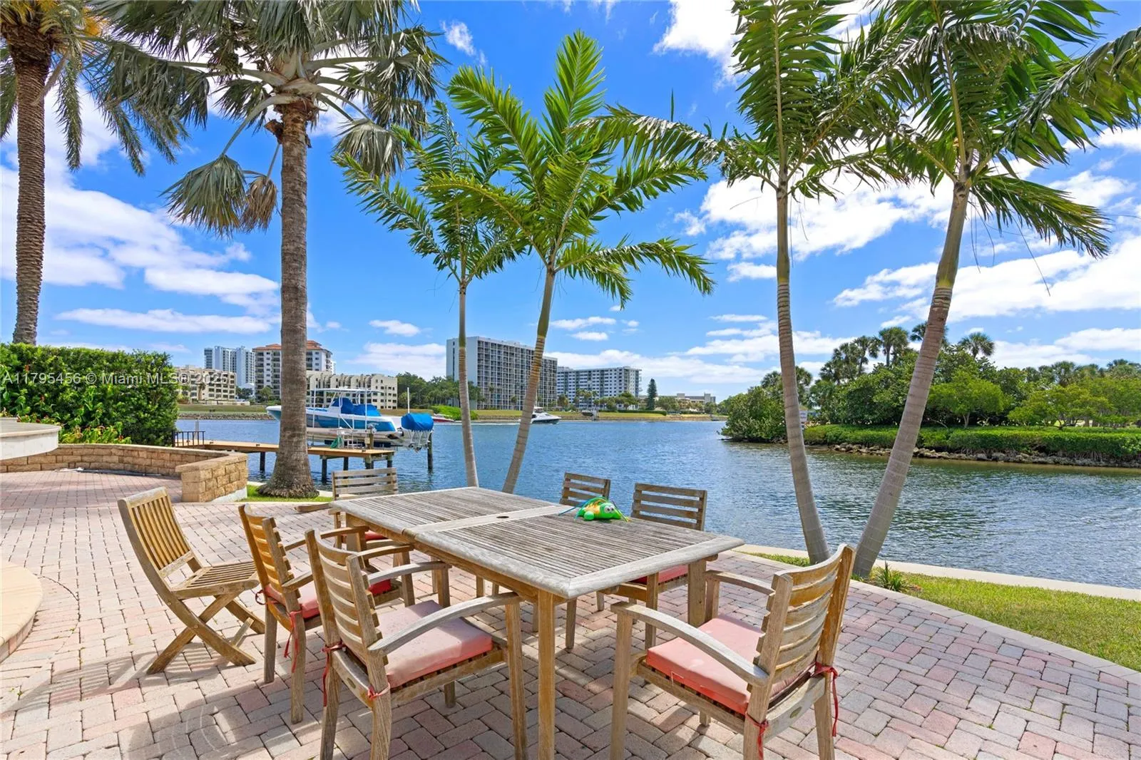 848 Harbour Isle Pl, North Palm Beach FL 33410