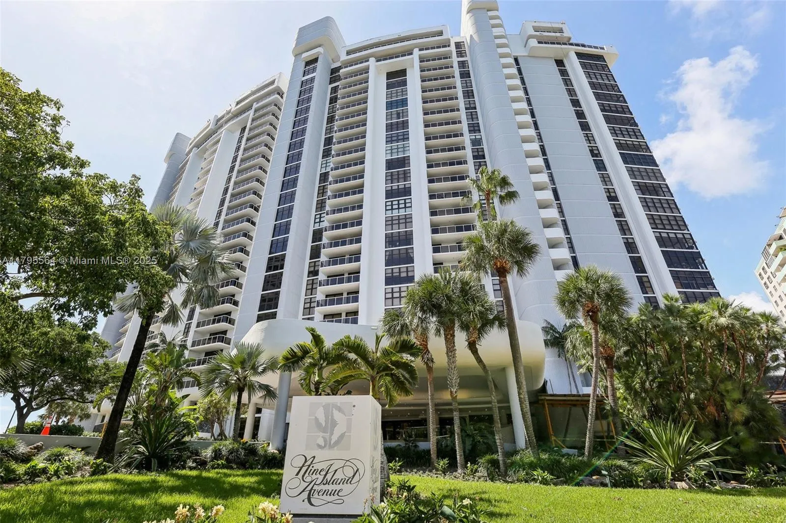 3 bedroom 2 bath for sale at 9 Island Ave # 1209, Miami Beach FL 33139