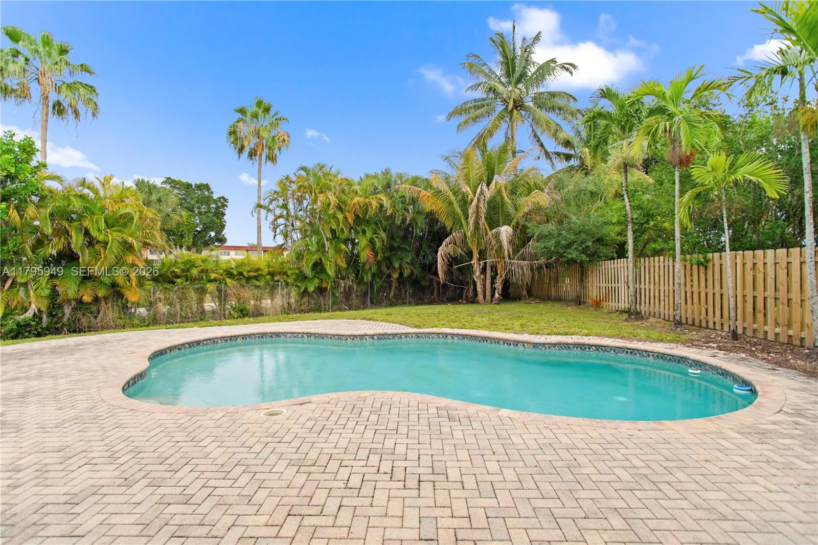 1051 SW 95th Ter, Pembroke Pines FL 33025