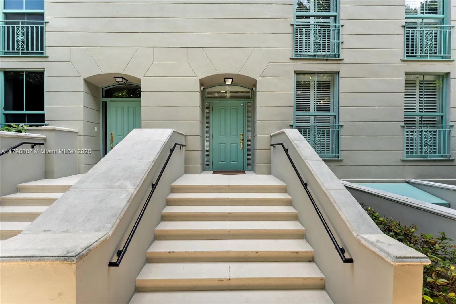 2 bedroom 2 bath for sale at 614 Valencia Ave # 103, Coral Gables FL 33134