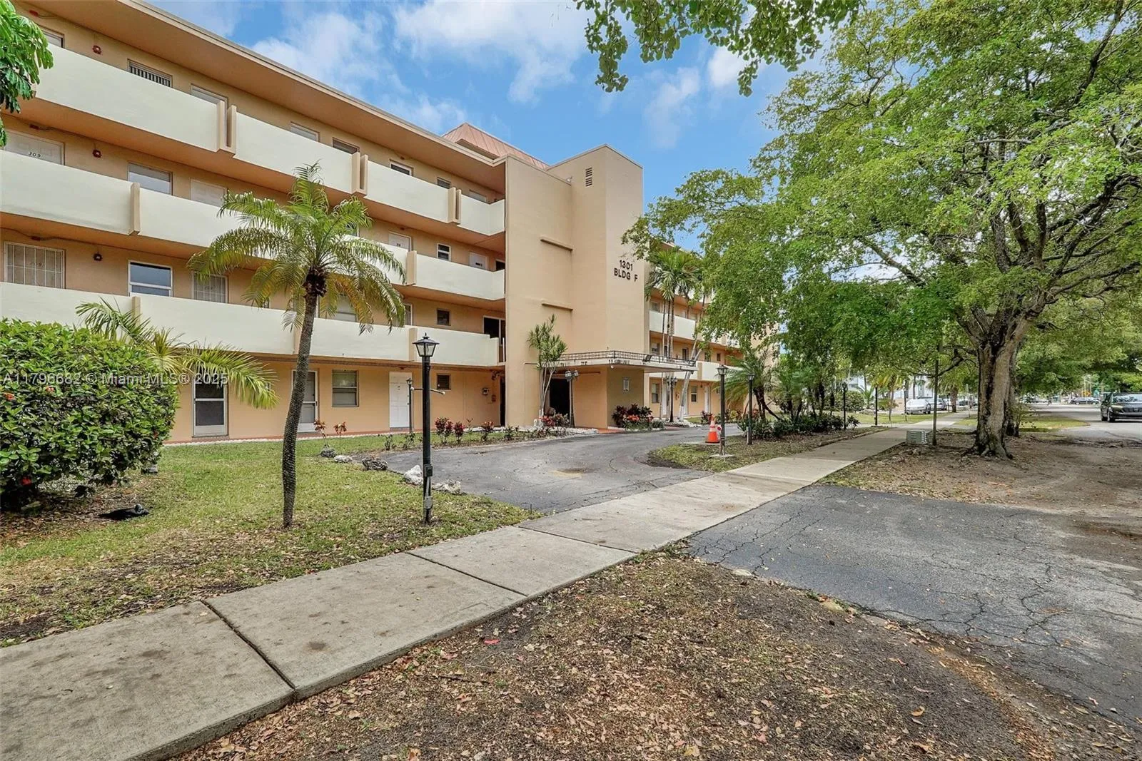 1301 NE 191st St # F417, Miami FL 33179