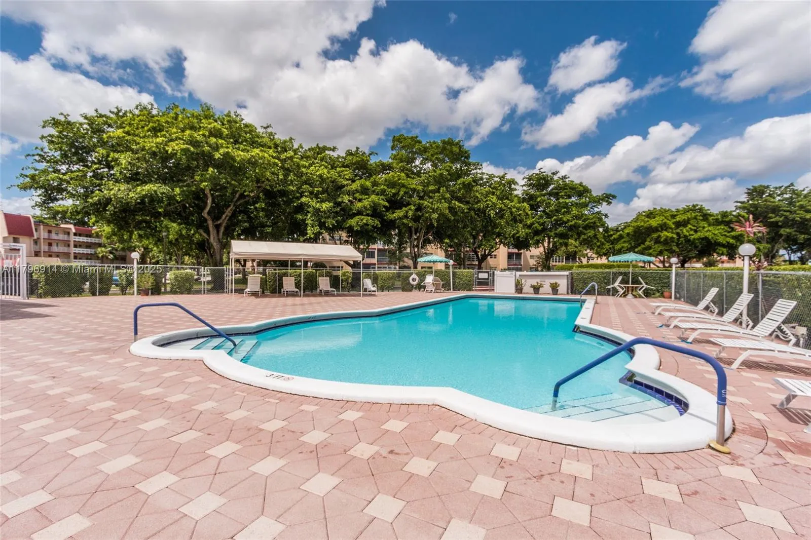 1005 Country Club Dr # 307, Margate FL 33063