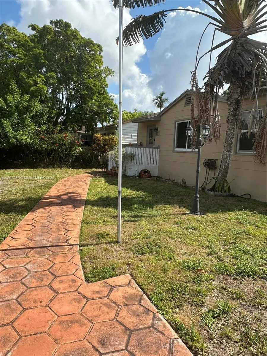 3 bedroom 1 bath for sale at 201 Ludlam Dr, Miami Springs FL 33166
