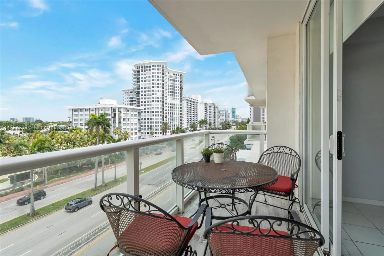 1 bedroom 1 bath for sale at 5601 Collins Ave # 615, Miami Beach FL 33140