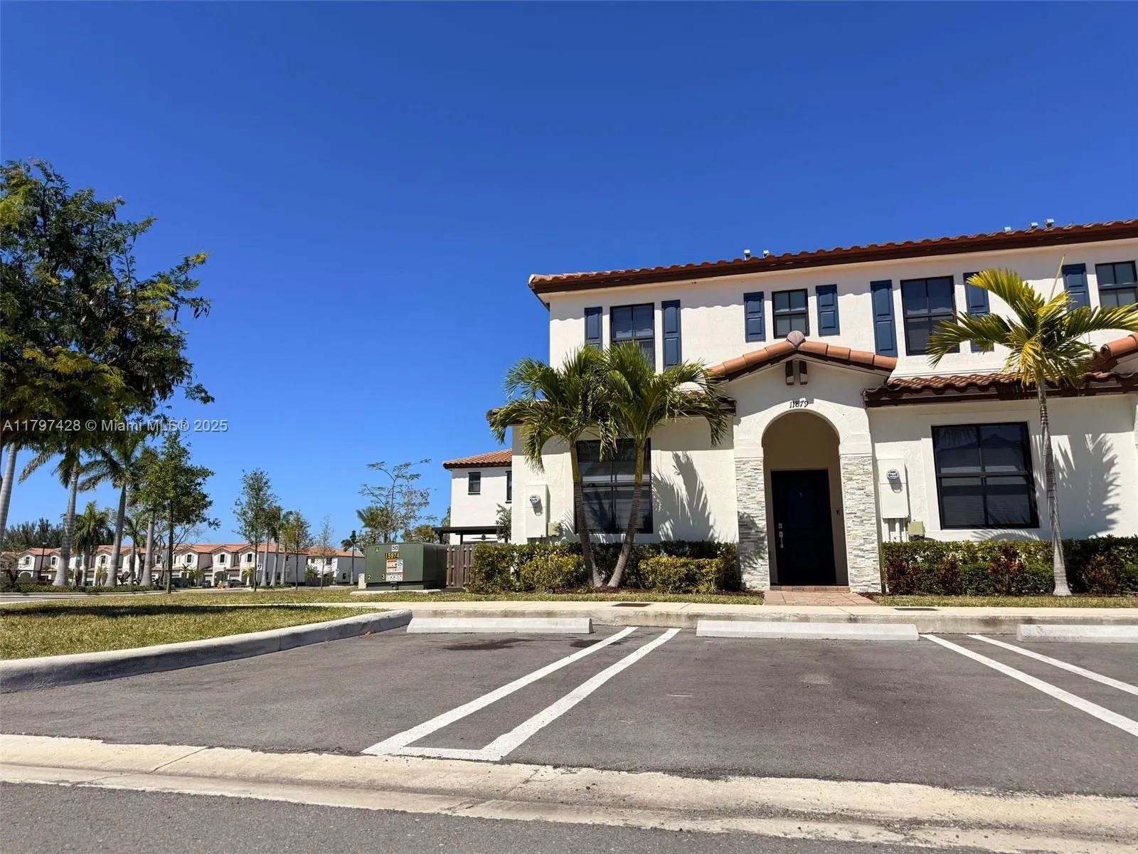 3 bedroom 3 bath for sale at 11879 SW 247th Ter, Homestead FL 33032