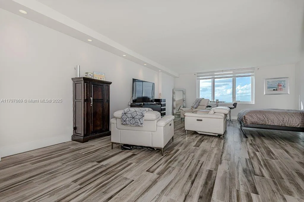 2301 Collins Ave # 1532, Miami Beach FL 33139