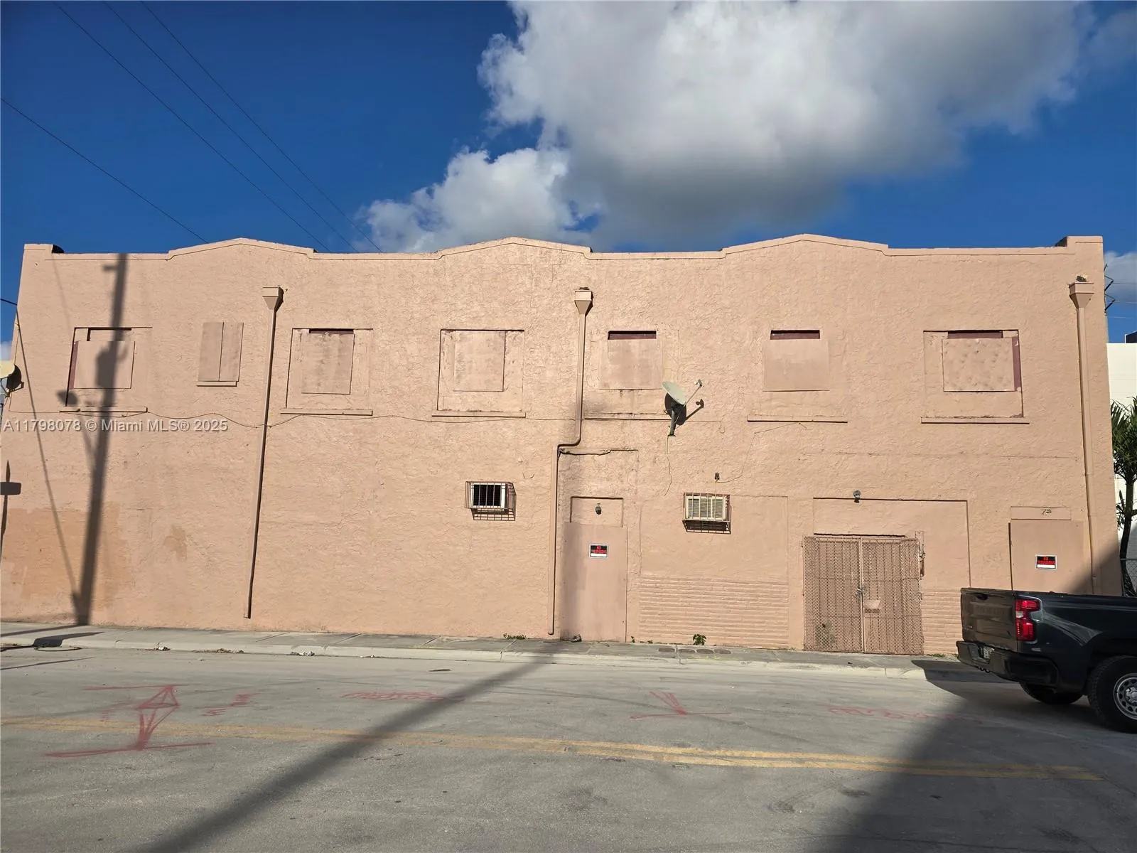 130 NW 14th St, Miami FL 33136