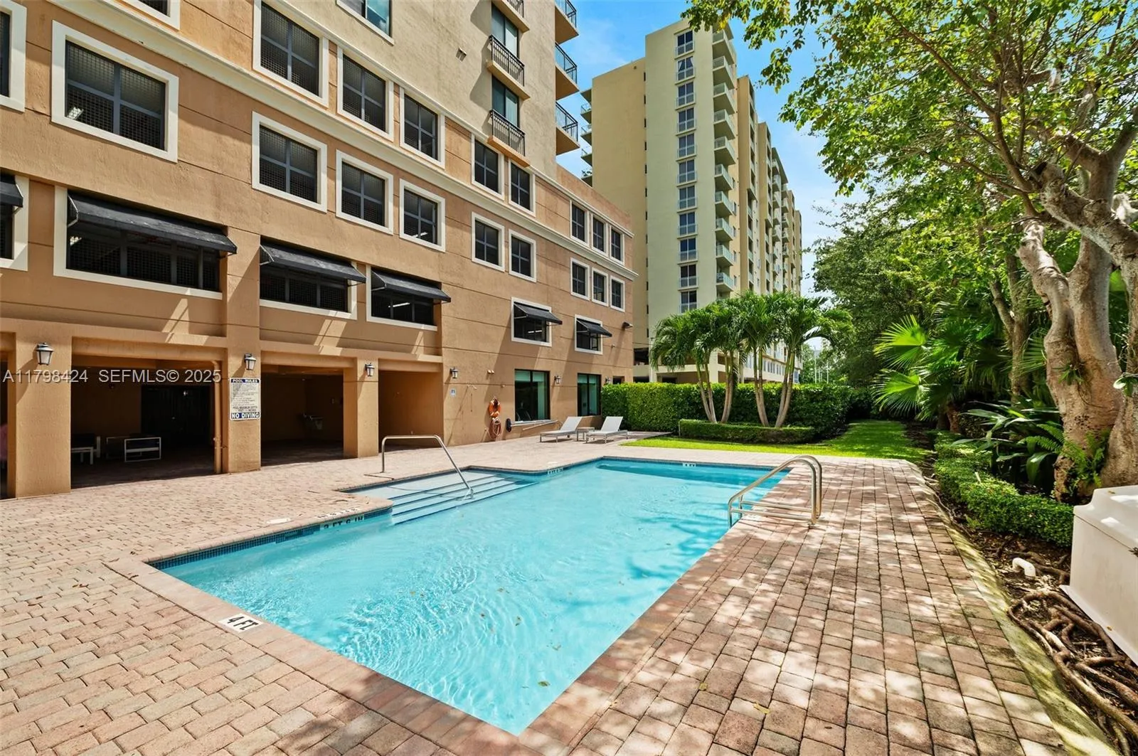 3530 SW 22nd St # 614, Miami FL 33145