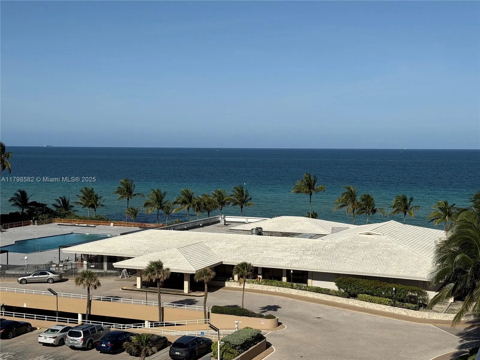 1 bedroom 1 bath for sale at 1980 S Ocean Dr # 6K, Hallandale Beach FL 33009