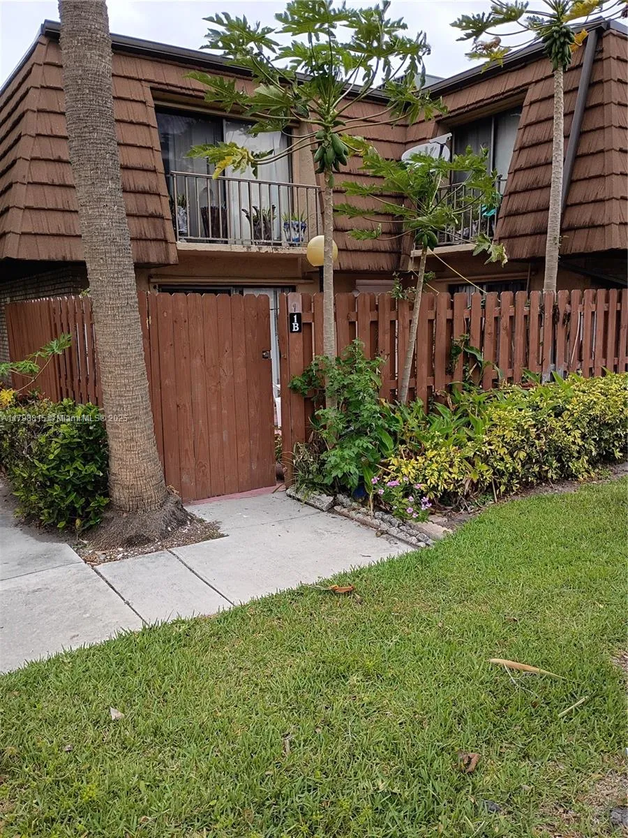 2 bedroom 1 bath for sale at 1302 Nebraska Ave # 1, Fort Pierce FL 34950