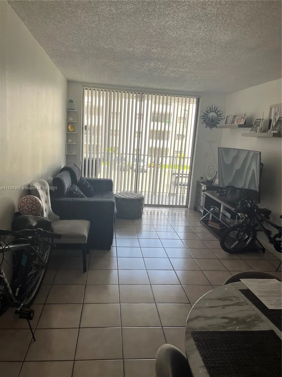 8145 NW 7th St # 211, Miami FL 33126