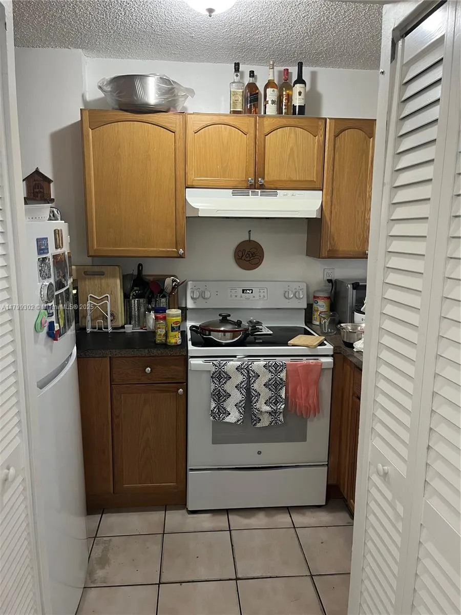 8145 NW 7th St # 211, Miami FL 33126