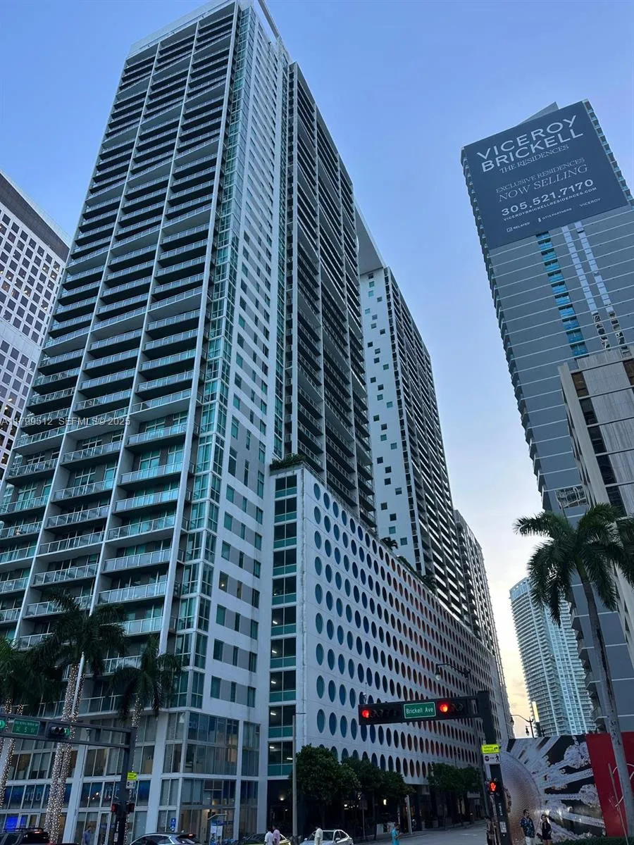 2 bedroom 2 bath for sale at 500 Brickell Ave # 1907, Miami FL 33131