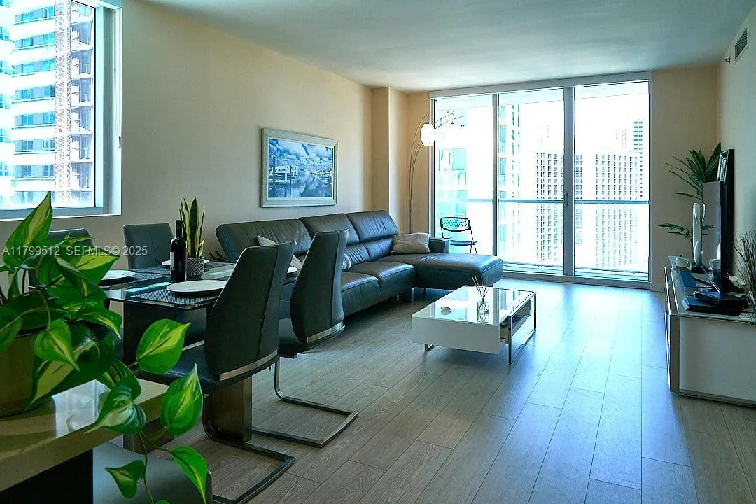 500 Brickell Ave # 1907, Miami FL 33131