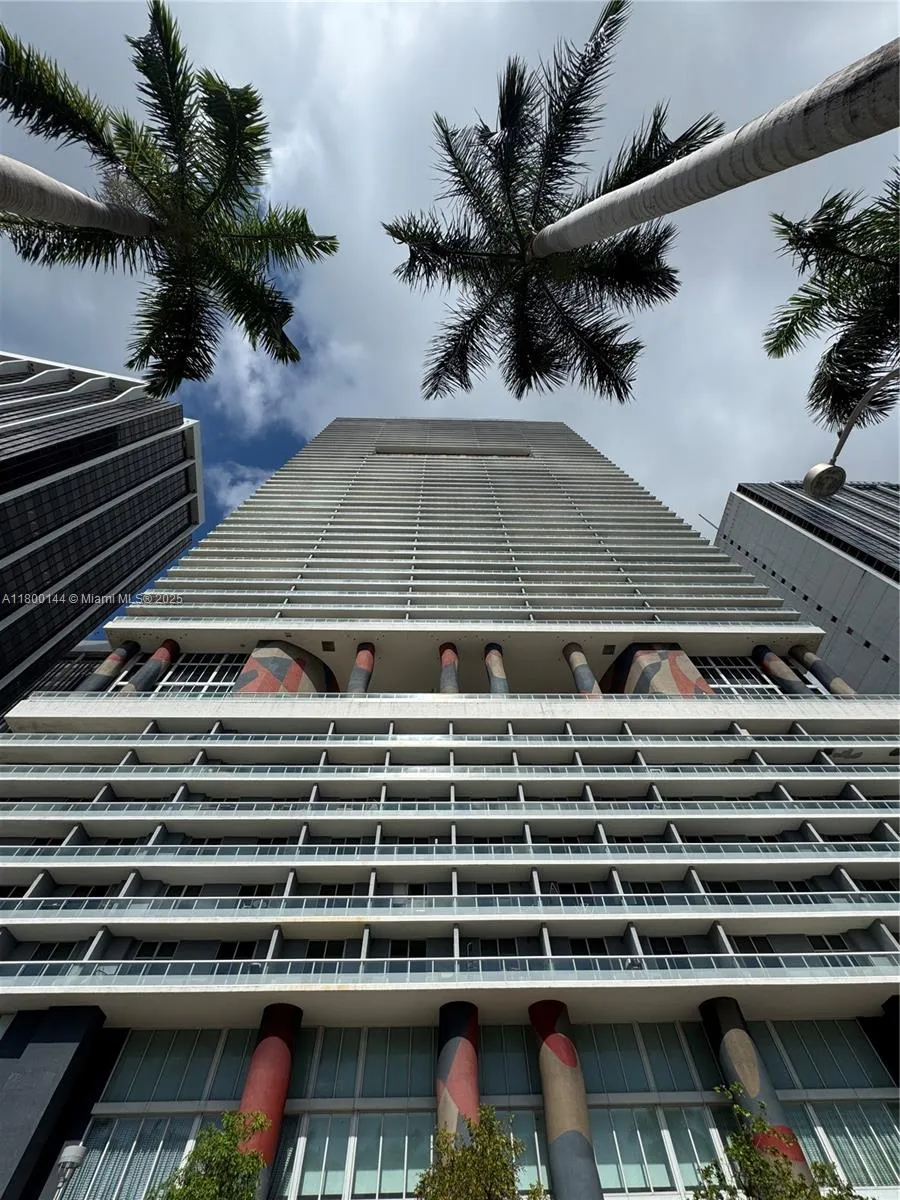 1 bedroom 1 bath for sale at 50 Biscayne Blvd # 504, Miami FL 33132