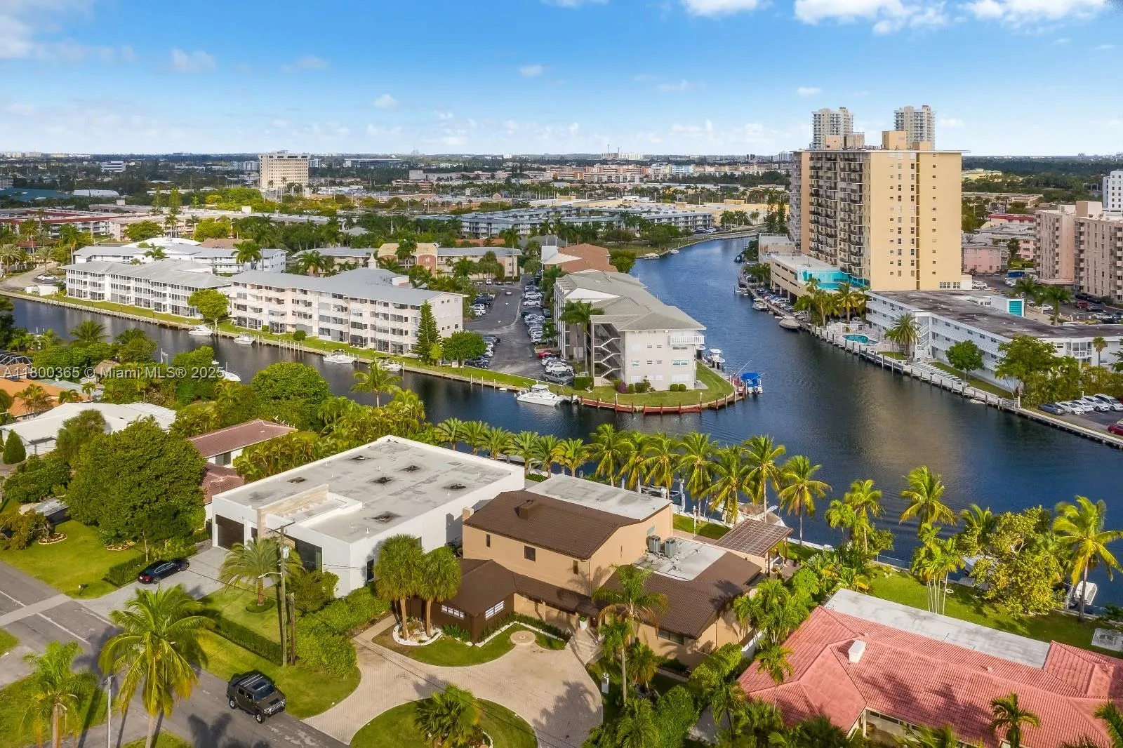 6 bedroom 5 bath for sale at 418 Tammarind Dr, Hallandale Beach FL 33009