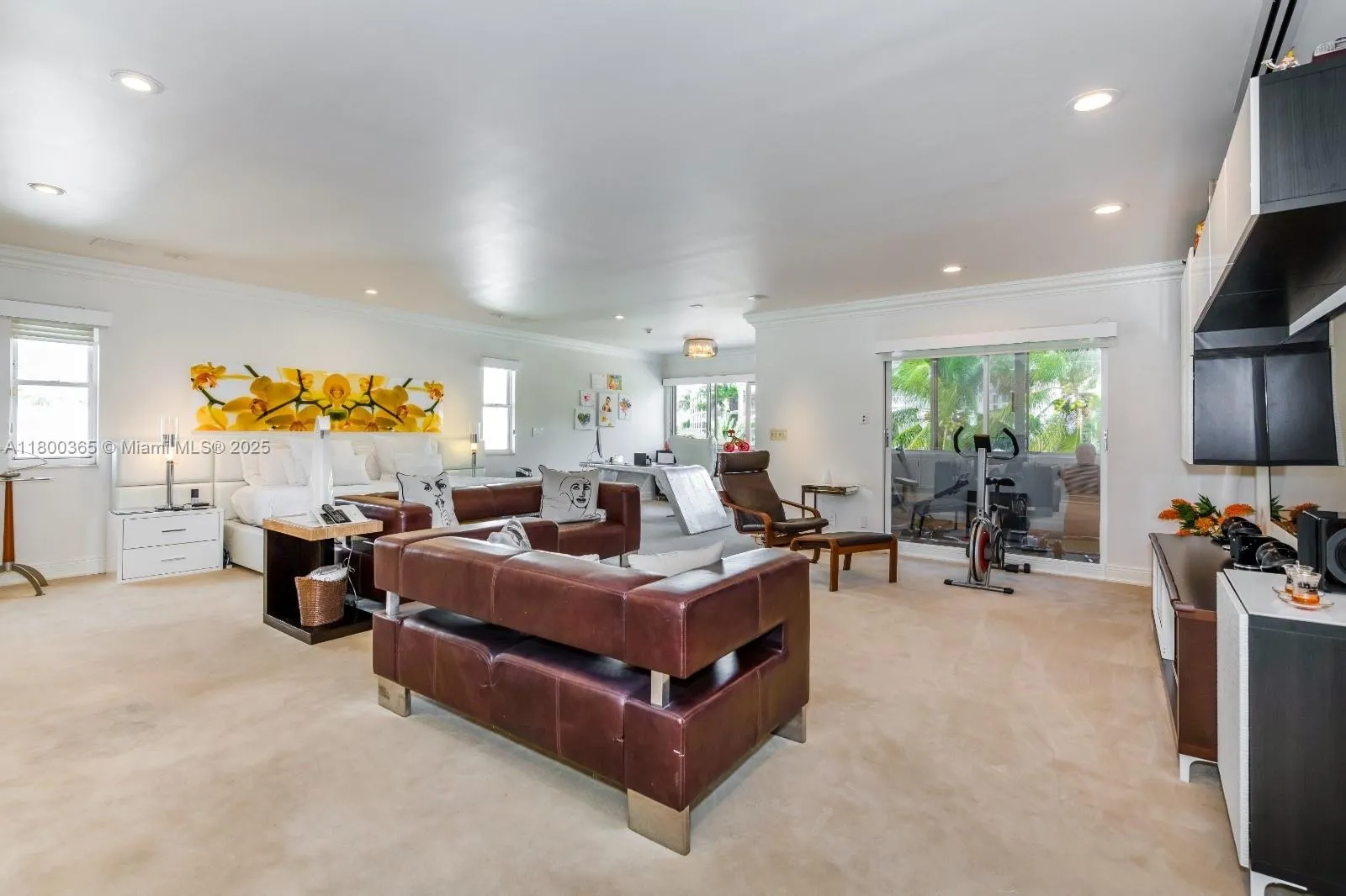 418 Tammarind Dr, Hallandale Beach FL 33009
