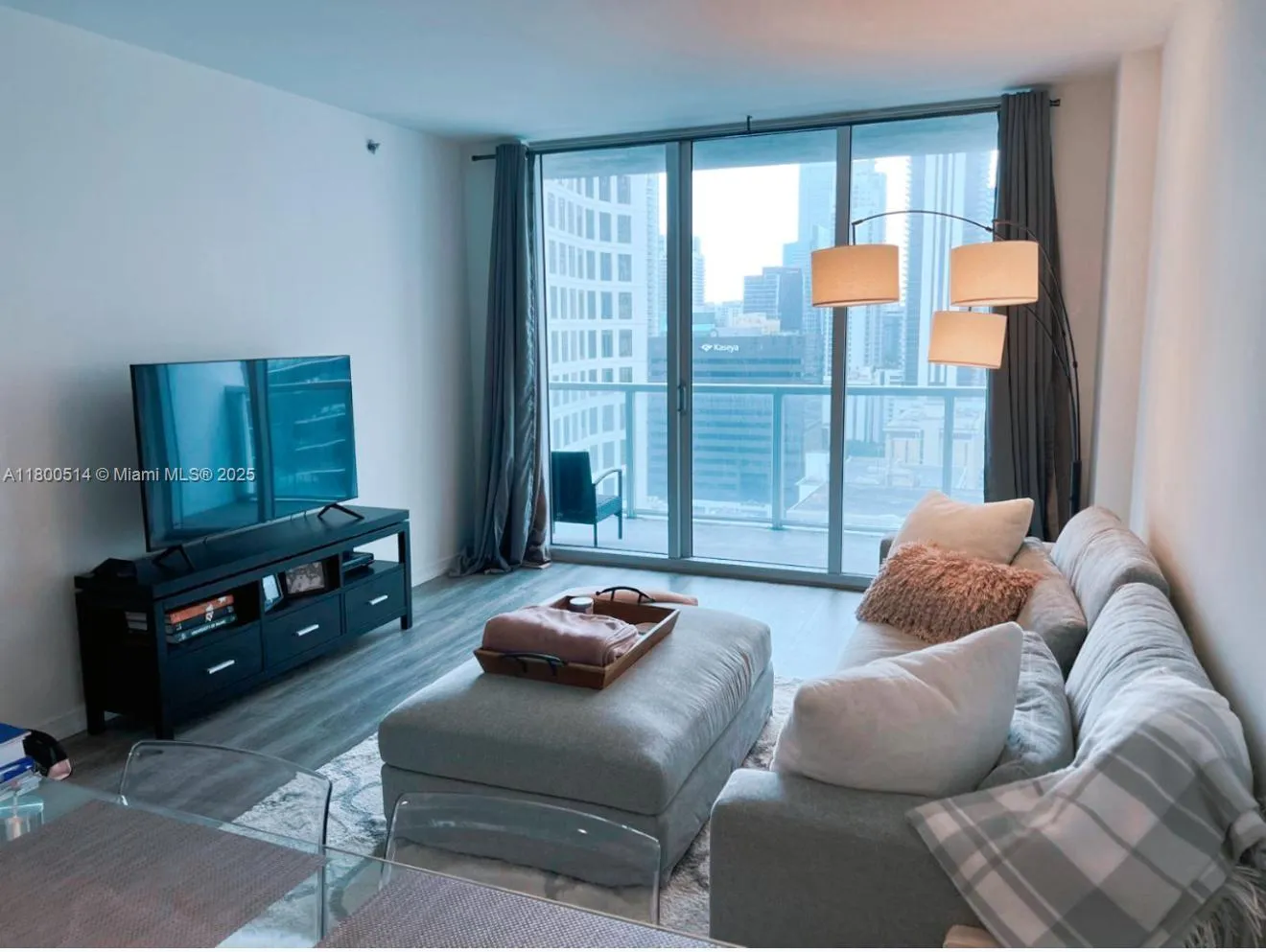 1 bedroom 1 bath for sale at 55 SE 6th St # 2304, Miami FL 33131