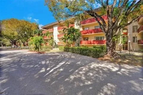 2 bedroom 2 bath for rent at 1205 Mariposa Ave # 219, Coral Gables FL 33146