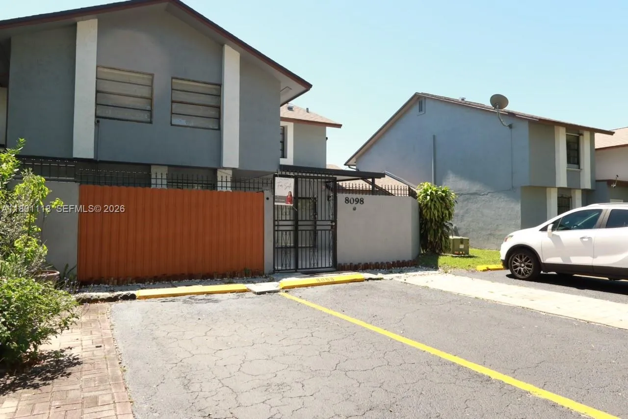 8098 NW 99th Ter, Hialeah Gardens FL 33016