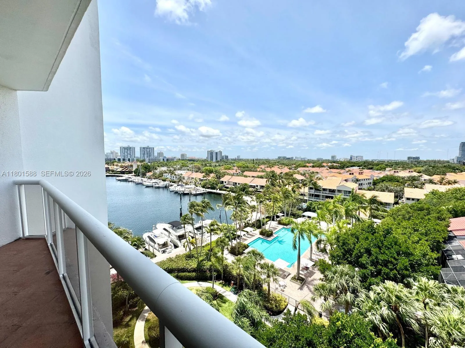 2 bedroom 2 bath for sale at 3610 Yacht Club Dr # 810, Aventura FL 33180