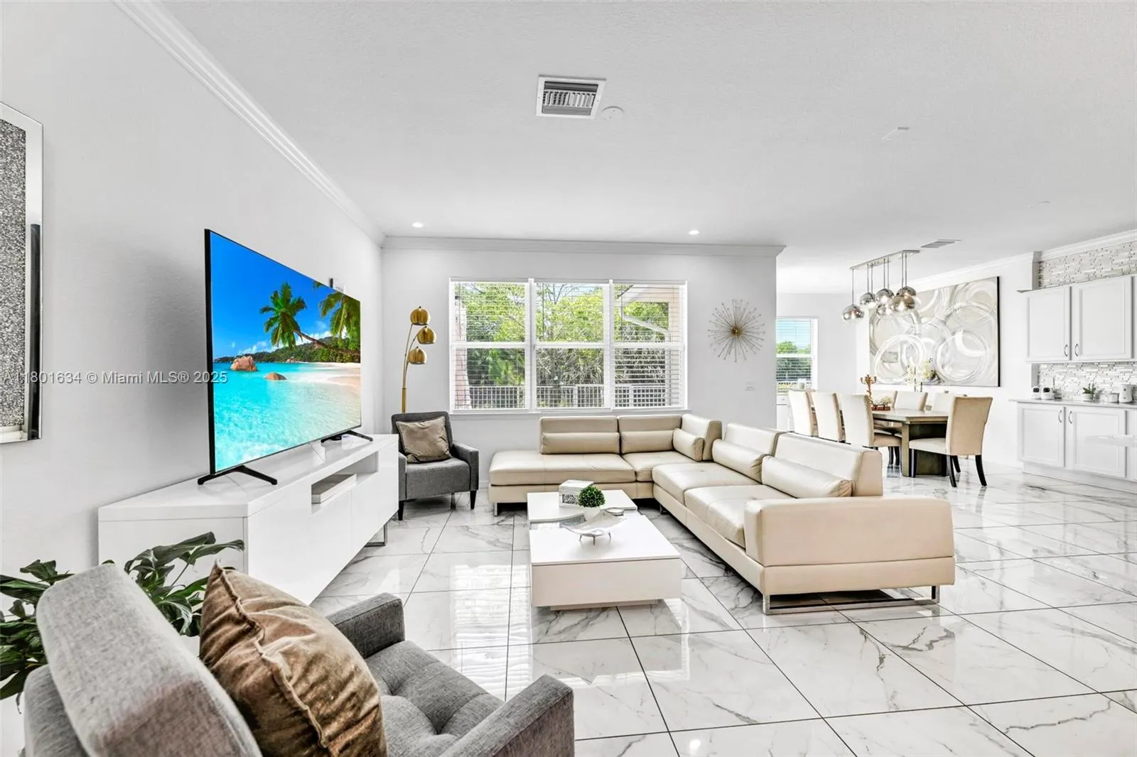 3 bedroom 2 bath for sale at 1083 Eucalyptus Dr, Hollywood FL 33021