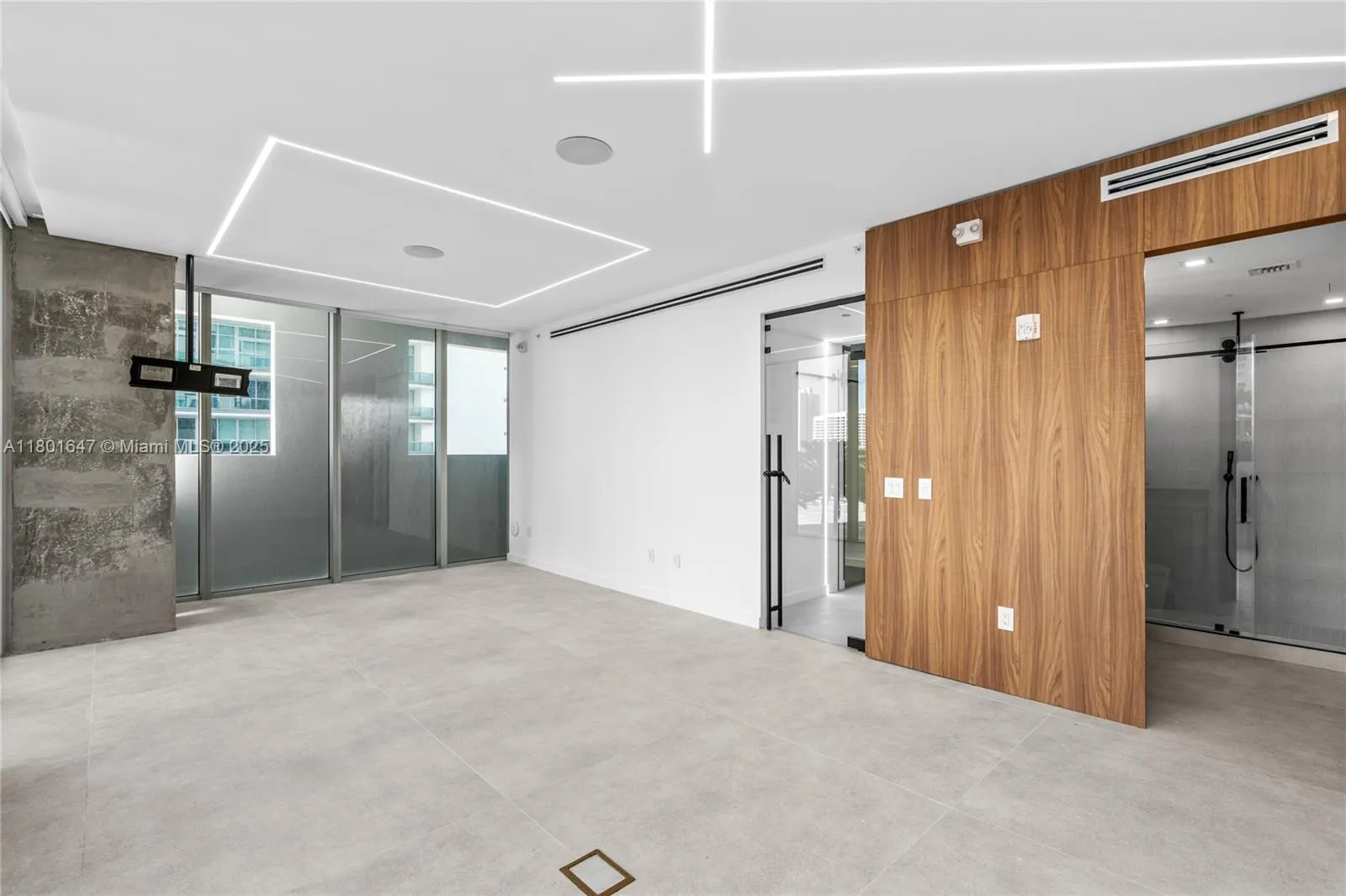 1300 Brickell Bay Dr, Miami FL 33131