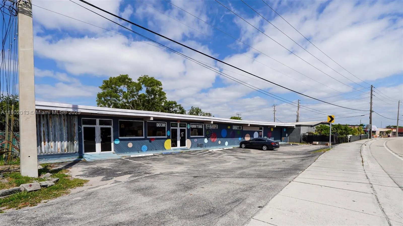 for sale at 4231 N Dixie Hwy, Oakland Park FL 33334