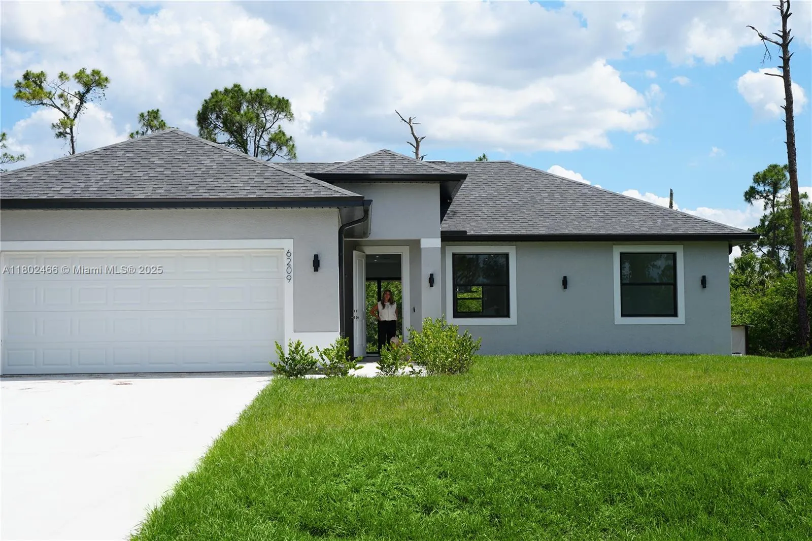 4 bedroom 3 bath Residential for sale at 9016 E Justice Cir, La Belle FL 33935