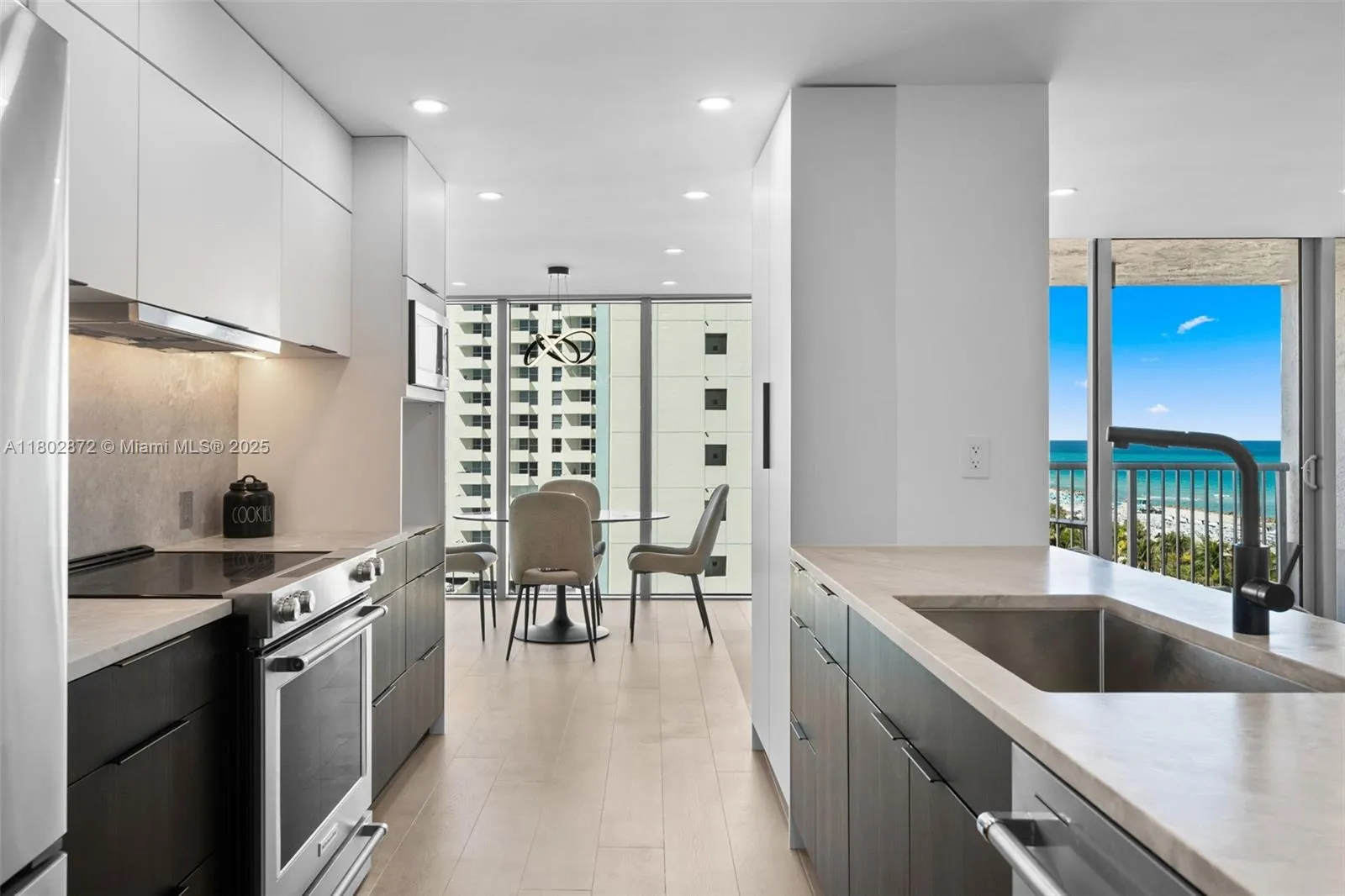 2655 Collins Ave, Miami Beach FL 33140