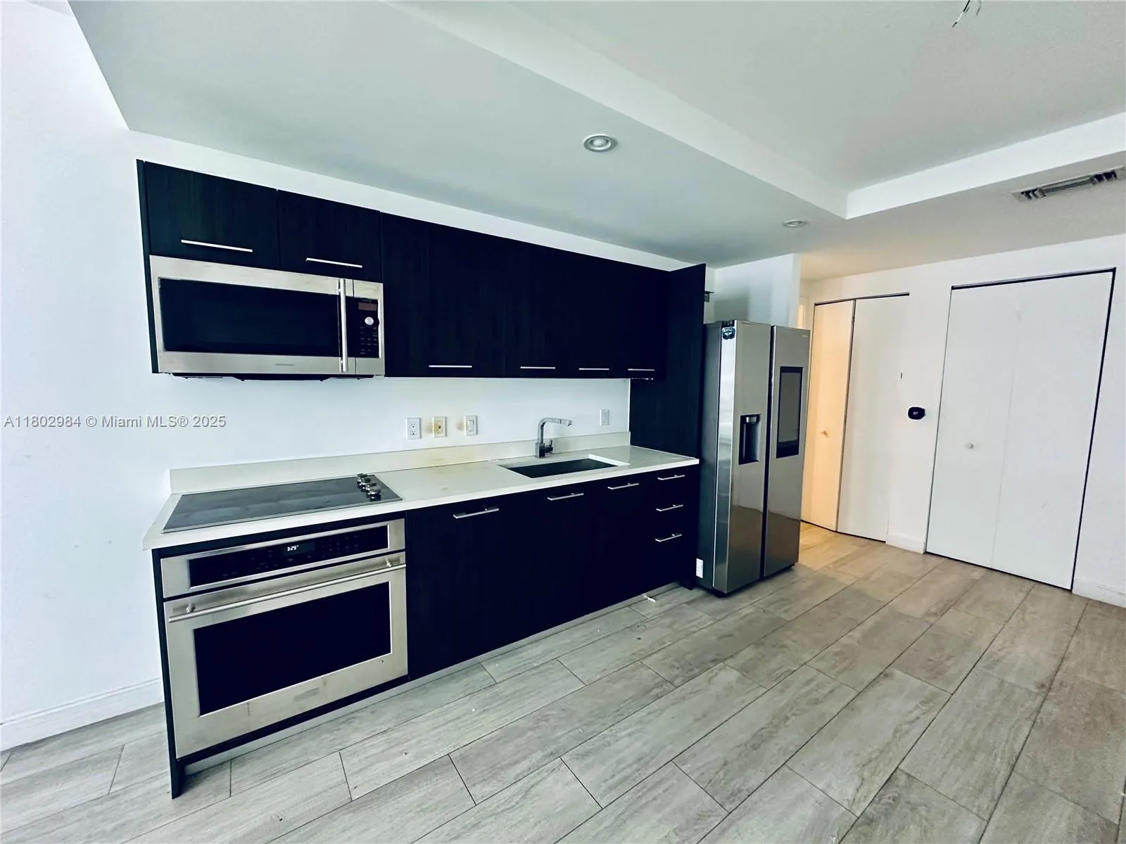 55 SW 9th St # 3409, Miami FL 33130