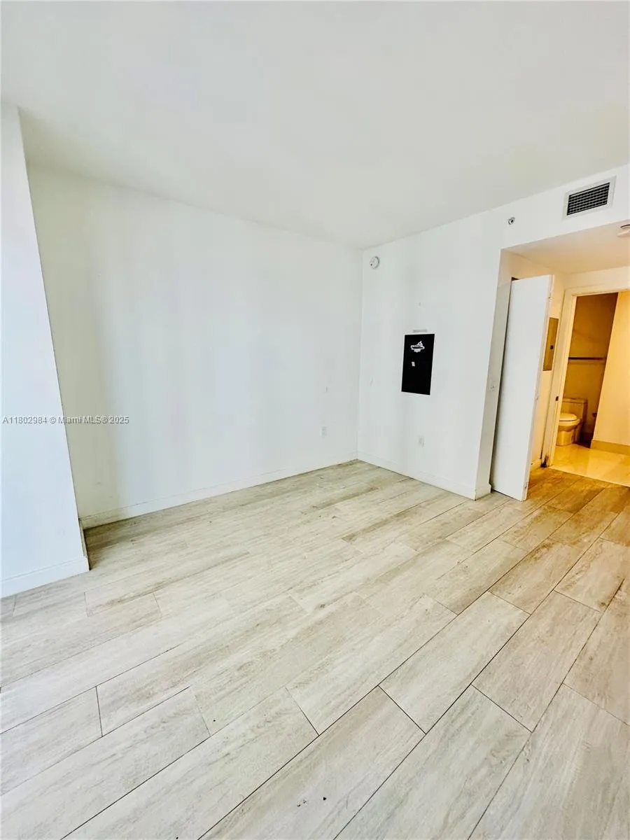 55 SW 9th St # 3409, Miami FL 33130