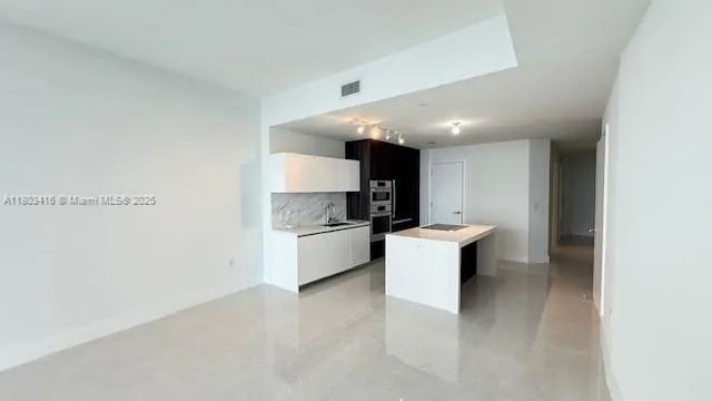 851 NE 1st Ave # 3700, Miami FL 33132