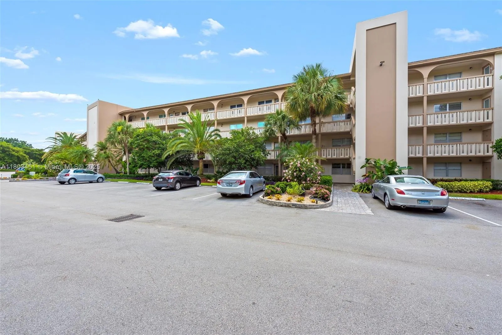 2 bedroom 2 bath for sale at 2305 Lucaya Ln # H1, Coconut Creek FL 33066
